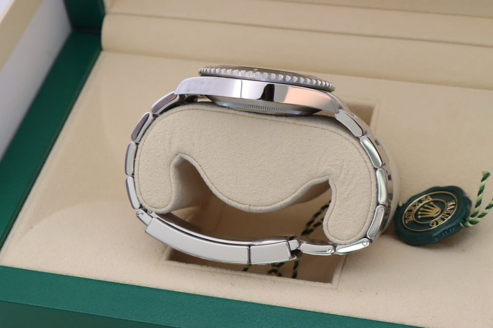 Rolex Submariner 124060 Image 2